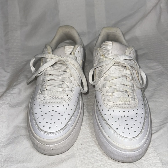 Nike Sneakers - Picture 2 of 6